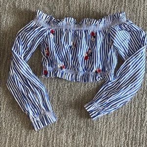 Chloe & Katie Blue/White Floral Crop Top. Medium